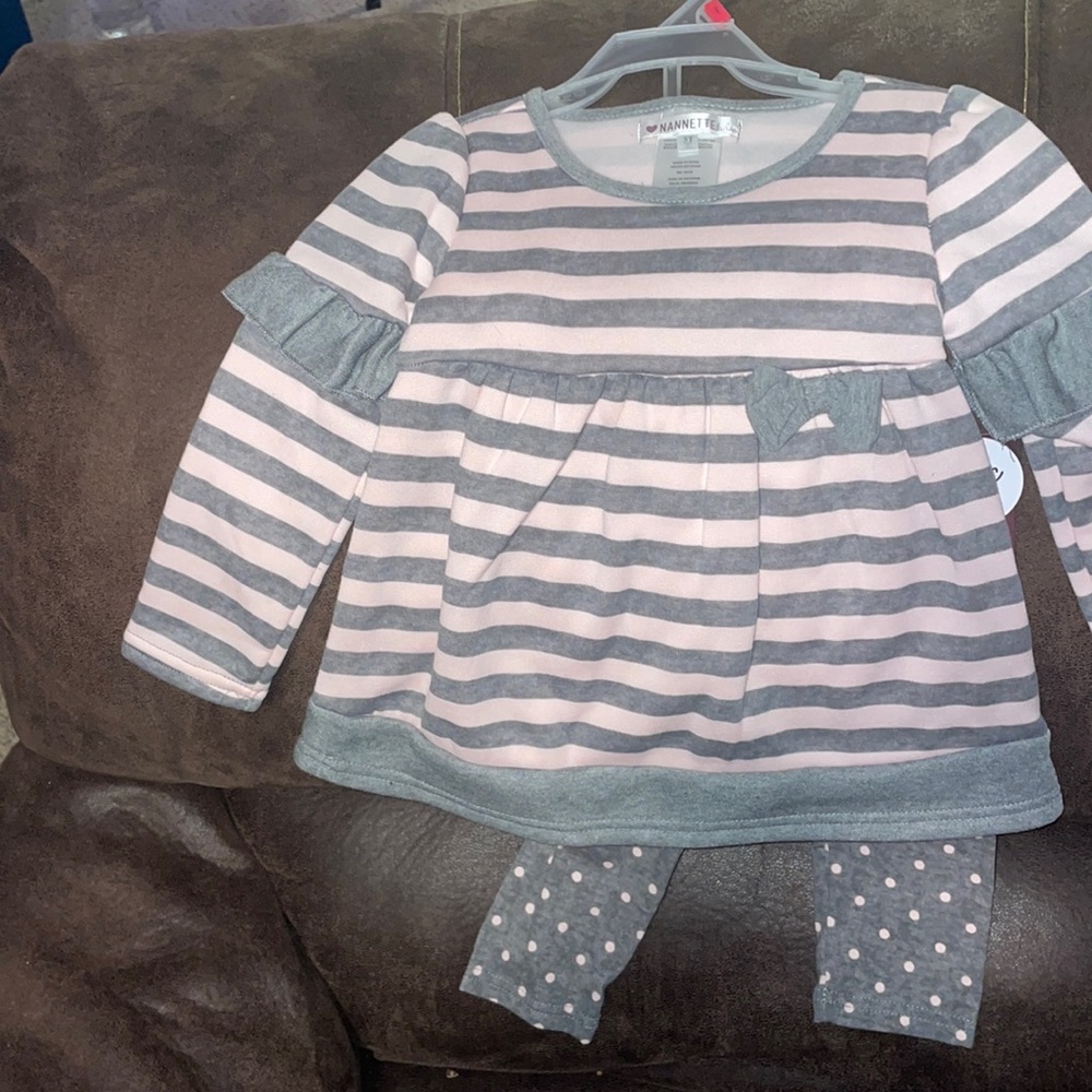 Pink and gray, beautiful, matching stripe blouse and polkadot leggings size 3T